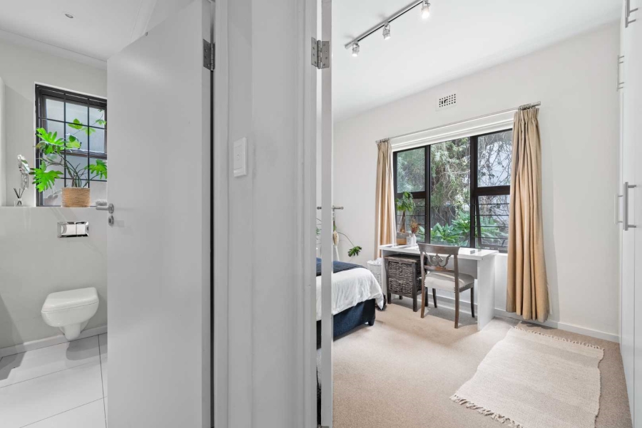 2 Bedroom Property for Sale in Vredehoek Western Cape